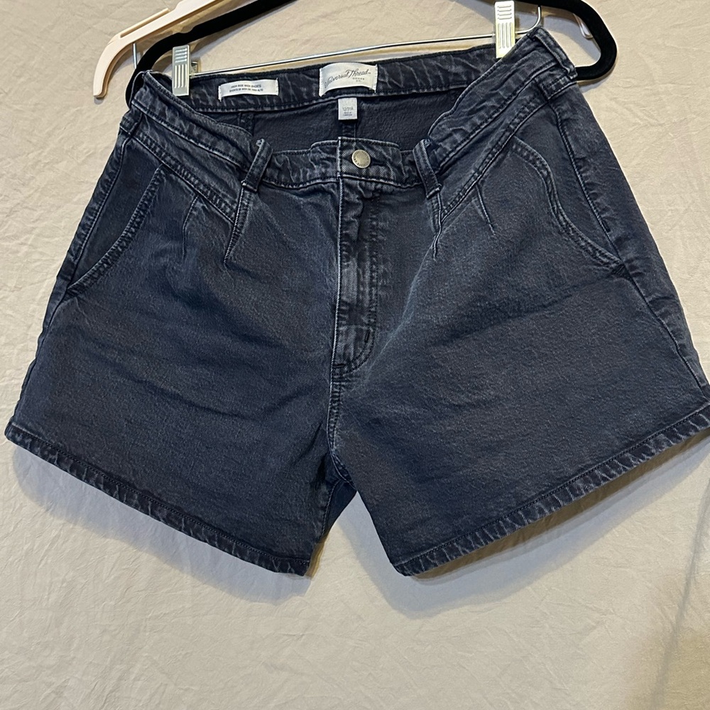 COPY - Universal Thread - High Rise Midi Shorts - Women’s Sz 12